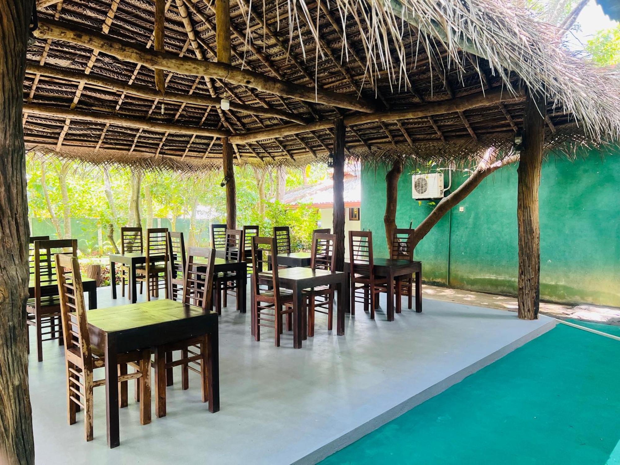Kingfisher Resort & Retreat シギリヤ エクステリア 写真